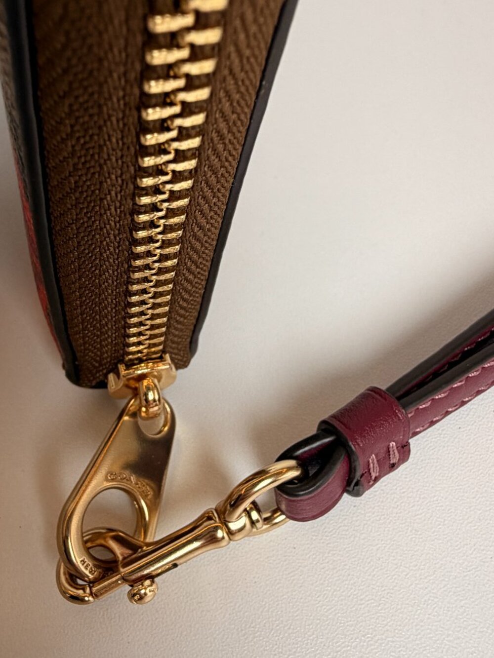 Coach Long Zip Around Wallet in Signature Canvas with Jumbo Floral Print - Picture 4 of 4